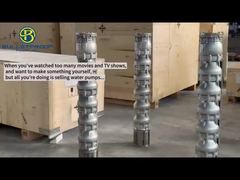 Affichage de la pompe de plongée dans l'entrepôt de l'usine